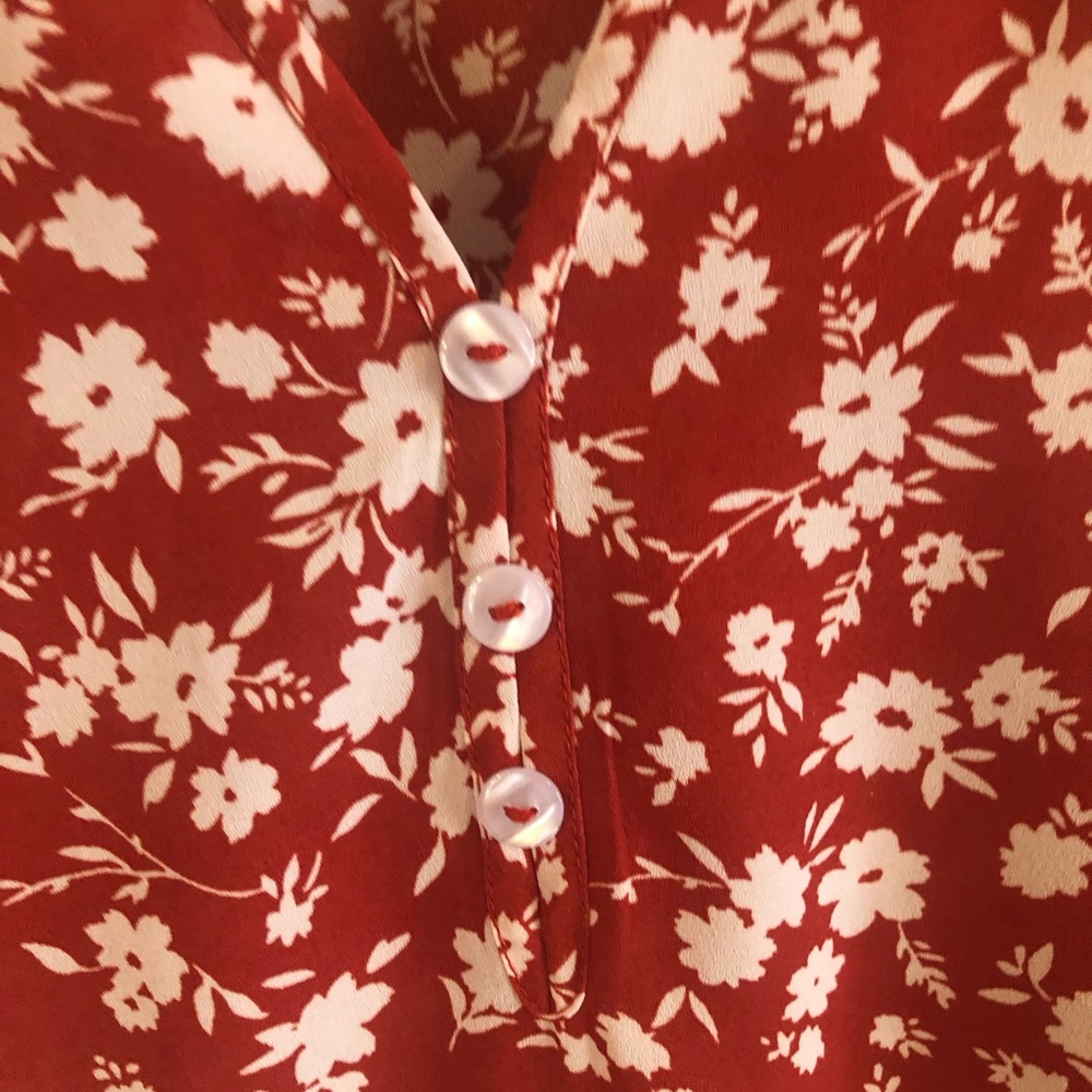 Plus Size Floral Blouse - Picture 5 of 6
